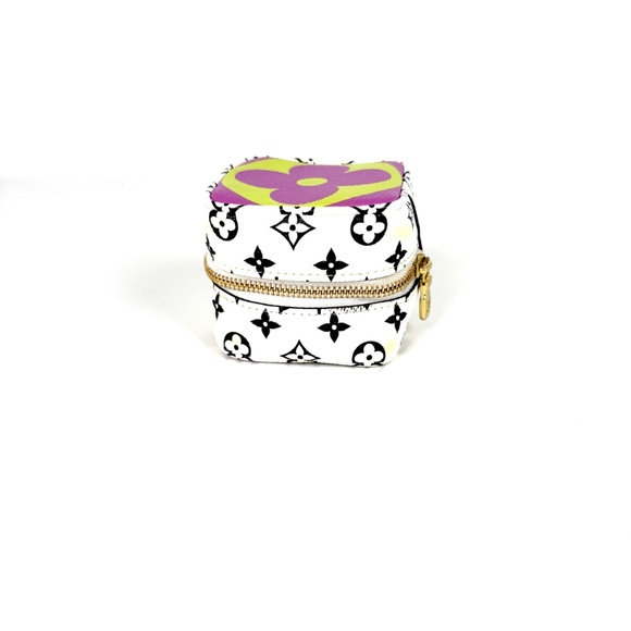 Louis Vuitton Cube Coin Giant Monogram Lilac Multicolor Zip Purse - Picture 2 of 16